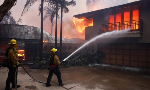 UPDATE DOS INCÊNDIOS EM L.A: PRISÕES, MORTES REGISTRADAS, CELEBRIDADES AFETADAS, REFORÇO FEDERAL, COMO AJUDAR E MAIS