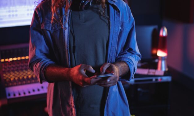 COMO DISTRIBUIR SUA MÚSICA NO MUNDO DIGITAL E ALCANÇAR O SUCESSO INDEPENDENTE