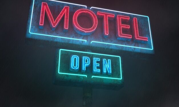 SABIA QUE O MOTEL NASCEU NA CALIFÓRNIA? VEJA COMO A HOSPEDAGEM À BEIRA DA ESTRADA SE EXPANDIU NOS EUA