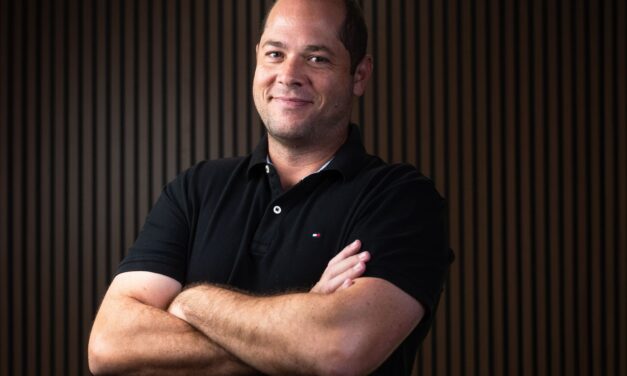 A VIDA DO BRASILEIRO RODRIGO SERZEDELLO NOS EUA ENTRE RAQUETES, SONHOS E STARTUPS