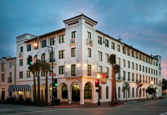 HOTEL CALIFORNIA: O VERDADEIRO SIGNIFICADO DA CANÇÃO IMORTAL DOS EAGLES 1 Hotel Californian um Moderno Hotel de Luxo na cidade de Santa Barbara na California