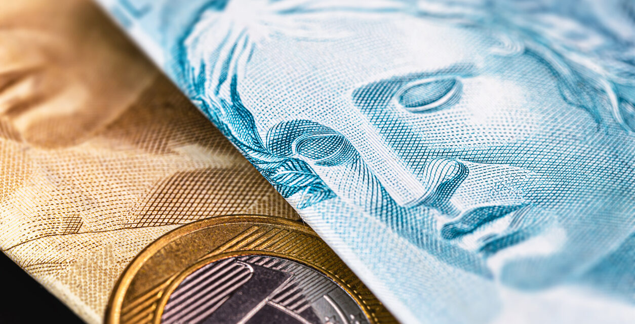 Saída Definitiva do Brasil: o que é, por que fazer e como evitar problemas com a Receita Federal