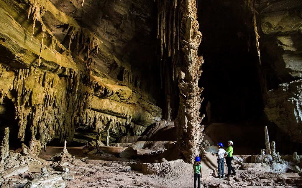 DISCOVER THE CAVERNAS DO PERUAÇU NATIONAL PARK: A HIDDEN NATURAL TREASURE IN BRAZIL’S MINAS GERAIS