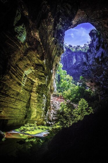 DISCOVER THE CAVERNAS DO PERUAÇU NATIONAL PARK: A HIDDEN NATURAL TREASURE IN BRAZIL’S MINAS GERAIS 2 A Gruta do Janelão é uma das cavernas mais impressionantes da região