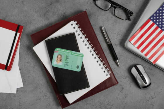 EUA VÃO FOTOGRAFAR VISITANTES ESTRANGEIROS E PORTADORES DE GREEN CARD AO ENTRAR E SAIR DO PAÍS 2 O CBP argumenta que a implementação do sistema biométrico integrado ajudará a combater a fraude de documentos