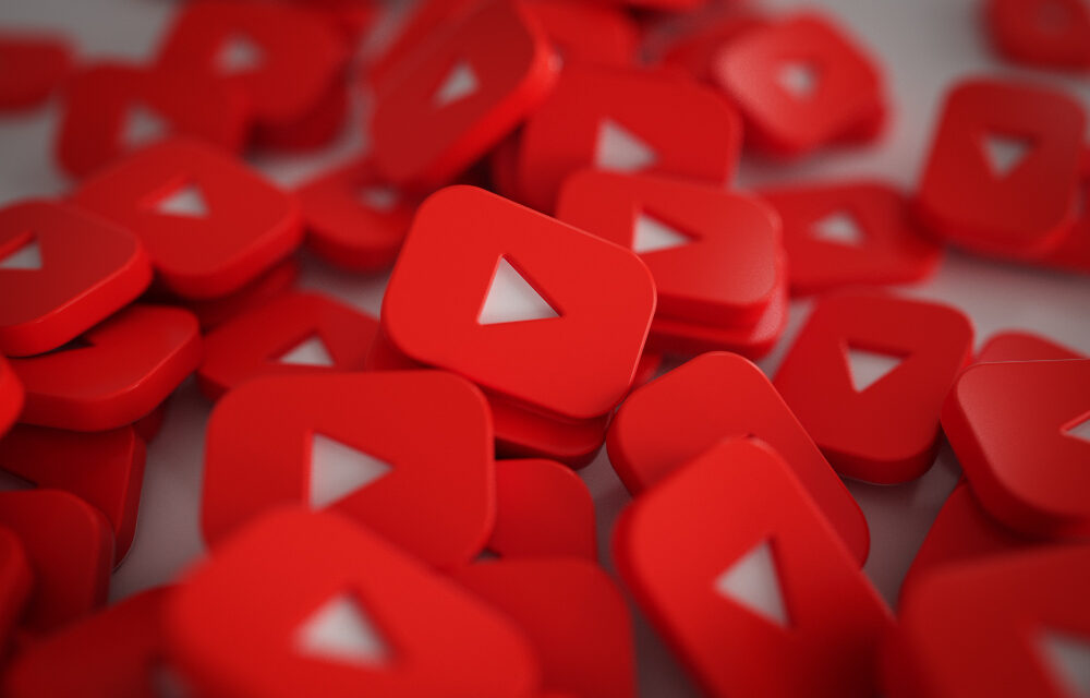 YOUTUBE E FACEBOOK SÃO AS REDES SOCIAIS MAIS USADAS POR ADULTOS NOS ESTADOS UNIDOS