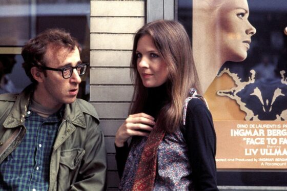 Annie Hall (1977) é ressaltado como a obra redefiniu a comédia romântica