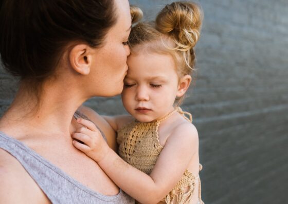 As mulheres americanas perdem em média US$ 295 mil em salários devido à necessidade de cuidados infantis