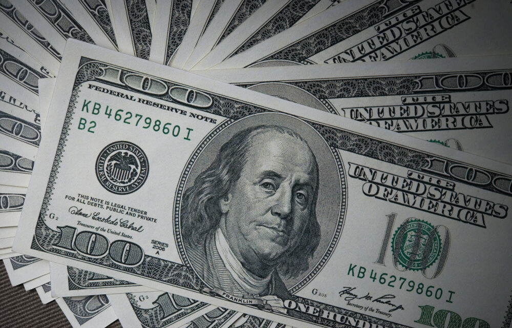 Dólar termina 2025 em queda de 11,17%, maior queda em quase uma década