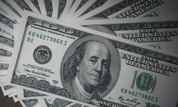 Dólar termina 2025 em queda de 11,17%, maior queda em quase uma década