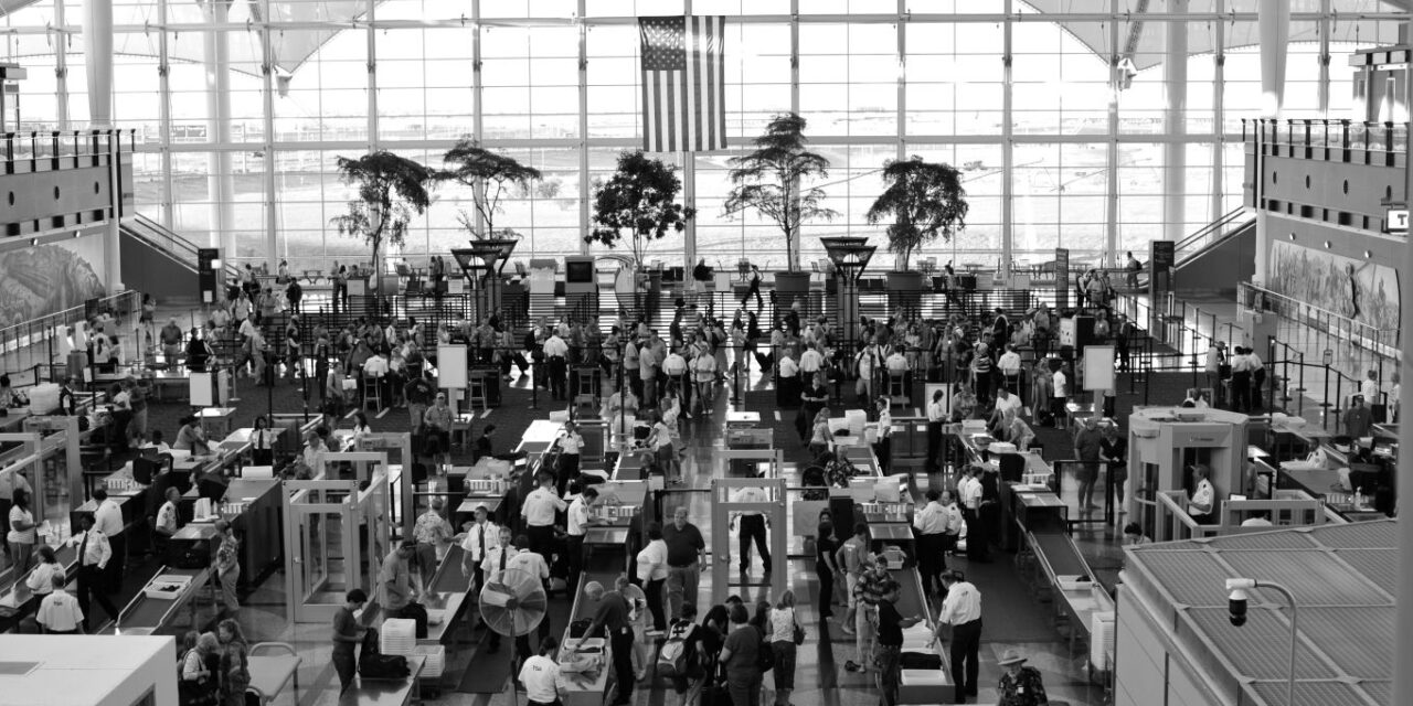 FILAS NOS AEROPORTOS DOS EUA: CHEGAR CEDO DEMAIS PODE PIORAR – VEJA COMO EVITAR ATRASOS