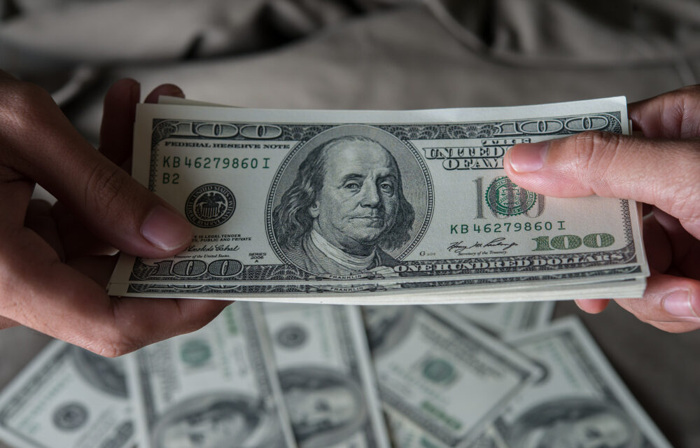 POR QUE O DÓLAR É A MOEDA DOMINANTE NO COMÉRCIO INTERNACIONAL? ENTENDA