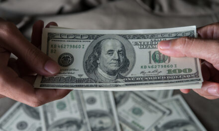POR QUE O DÓLAR É A MOEDA DOMINANTE NO COMÉRCIO INTERNACIONAL? ENTENDA
