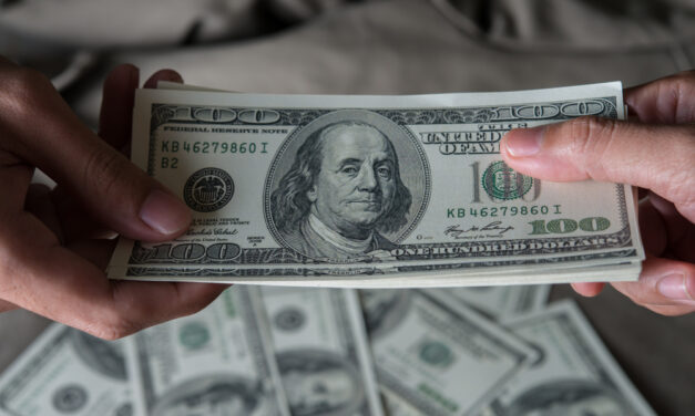 POR QUE O DÓLAR É A MOEDA DOMINANTE NO COMÉRCIO INTERNACIONAL? ENTENDA