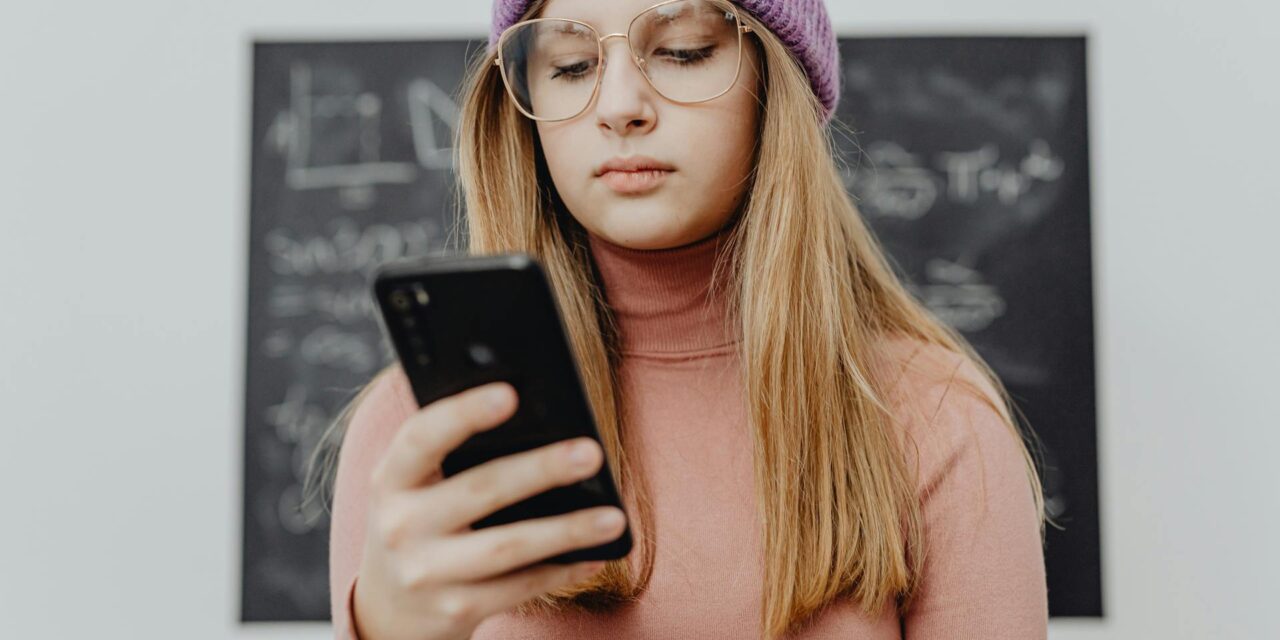 GERAÇÃO Z AMERICANA E INTELIGÊNCIA ARTIFICIAL: POR QUE OS JOVENS ESTÃO PERDENDO O ENCANTO PELA IA?