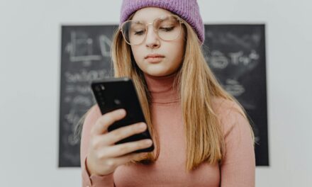 GERAÇÃO Z AMERICANA E INTELIGÊNCIA ARTIFICIAL: POR QUE OS JOVENS ESTÃO PERDENDO O ENCANTO PELA IA?