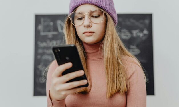GERAÇÃO Z AMERICANA E INTELIGÊNCIA ARTIFICIAL: POR QUE OS JOVENS ESTÃO PERDENDO O ENCANTO PELA IA?