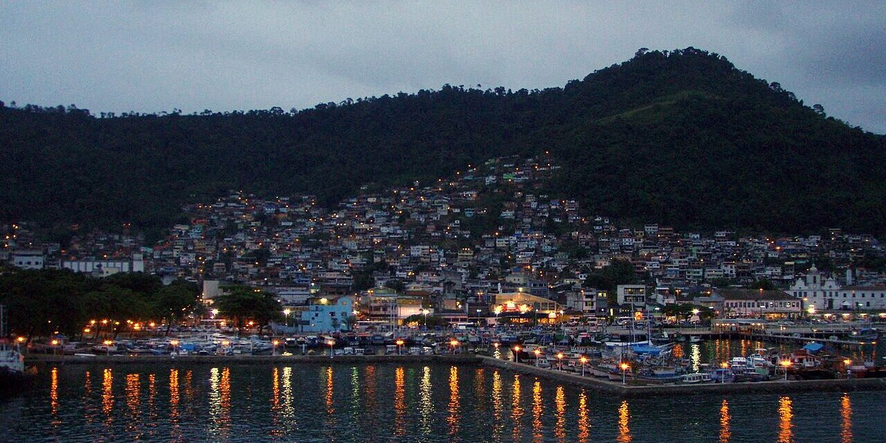 Angra dos Reis começa a cobrar taxa de turismo de até R$ 100 e gera polêmica entre visitantes