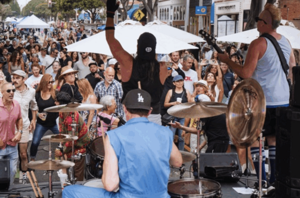 SANTA MÔNICA CELEBRA FINAL DA COPA COM FESTIVAL GRATUITO, MÚSICA AO VIVO E TELÕES